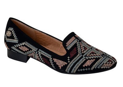 Slippers negras bordadas en punto cruz de U de Adolfo Dominguez